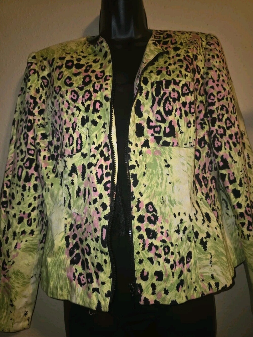 💚🩷Women’s Green & Pink Animal Print Jacket